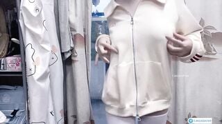 Em vó tu ở kí túc xá thích show cặp vú trắng tròn móc lồn dâm rỉ nước cho a xem #3