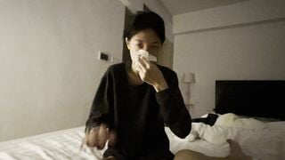 Gạ nhỏ b thân mình dây xinh sắc xảo vào ks bú cu còn bắt e cởi áo ép vú trái tim xem