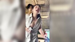 Em trai nứng cặc thèm đụ trần truồng xin chị họ đụ chị thương rồi cho đụ luôn.