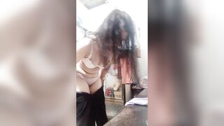 Em Nữ Sinh Thay Đồ Đi Học - Quay Hàng Ngày Cho Bạn Trai Coi - phần 3