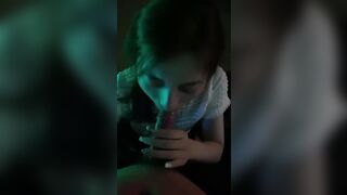 nứng cặc quá bắt con em bú cu ngay giữa đường