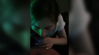 nứng cặc quá bắt con em bú cu ngay giữa đường