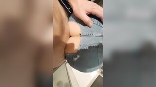 “thg ngyeu m chim bé chịch có sướng bằng t đâu” địt con bạn ngay giữa tttm