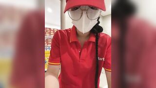 Siêu Thị WinMart bé nhân viên lồn nhiều nước vừa làm vừa bán quạt - phần 27