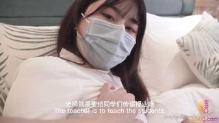 Cô bác sĩ dâm đãng bím múp chăm sóc đặc biệt cho a bệnh nhân bị rối loạn cương dương