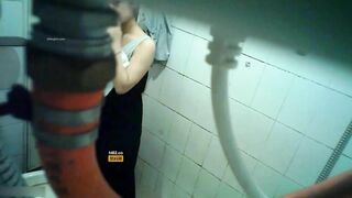 Cam kín quay lén em dâu mình dây vú tròn cực ngon đi tắm mặc quần lót ren siu dâm