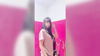 Bé học sinh nhìn ngon phết