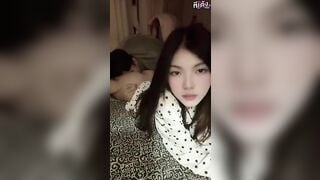Đẹp gái em có quyền thỏa thích nằm hưởng thụ để trai bú lồn.