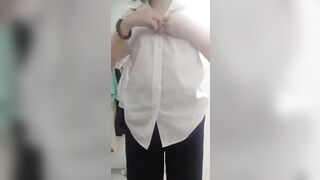 Đĩ Lớp Trưởng, Mới đi học về vào WC cởi quần áo Vú To Lồn rậm lông