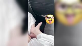 Lén mò vú con bạn thân Trên Taxi, Loli mình dây sau lưng tài xế
