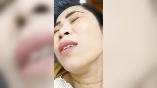 Chị thích trai trẻ nên em gọi chị là cô, là mama, là bà xứng cháu nhé