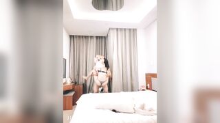 Quay lén, Thanh niên bế lễ tân lên dập Như máy khâu tê lồn rên rỉ