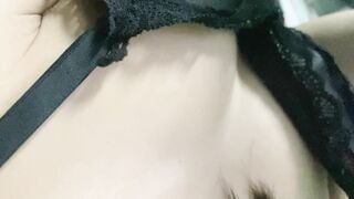 Trời mưa gió 2 đứa ko biết làm gì nằm ở nhà lôi nhau ra địt - phần 1
