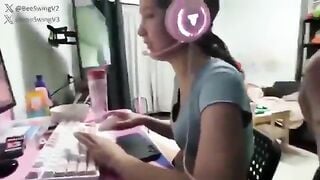 Đang chơi game thì cậu họ gạ địt sướng hết cả lồn dâm đãng kích thích