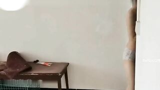 ĐANG LÀM TÌNH VỚI EM VỢ THÌ VỢ SANG PHÒNG