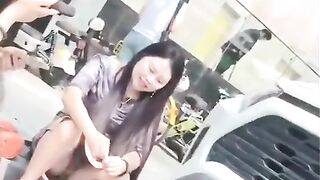 Quay lén lồn đen sì và sì líp của các chị gái ngồi hớ hênh.