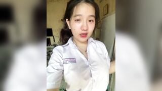 Cặp vú ngoại cỡ kia mà là học sinh lớp 10 ấy hả 🙄