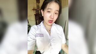 Cặp vú ngoại cỡ kia mà là học sinh lớp 10 ấy hả 🙄