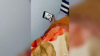 Quan hệ tình dục từ phía sau với người yêu người Việt Nam đang xem phim người lớn.