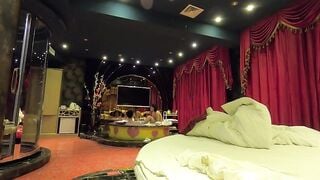 LẦN ĐẦU DẪN EM VỢ VÀO KS HOÀNG GIA