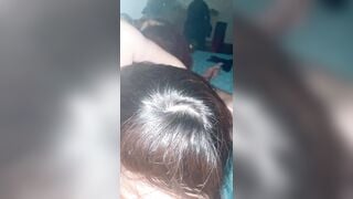Đang nằm ngủ, Con bạn thân tụt quần Bú Liếm Cu đòi nuốt tinh mà ko cho djt