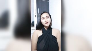 Gái dâm chubby vú to lồn múp thủ dâm bằng cu giả dâm đãng phần 1