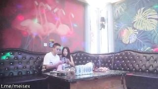 Đi KTV với anh trai mà cứ bị gạ chịch liên lục