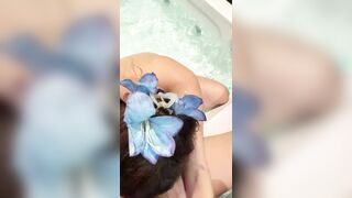 Bé nhân viên gigamall dâm đãng