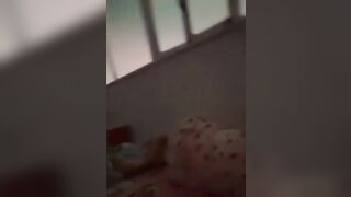 ĐANG NGỦ CÙNG BÀ MẸ KẾ MÀ CU DỰNG LÊN, LIỀN NHỜ BẢ BÚ CẶC LUÔN