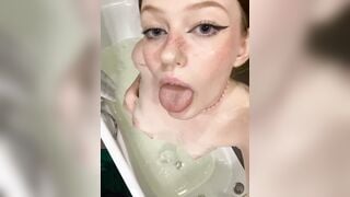 Em Tây xinh vú bự bím non cực phẩm show hàng xoa xà bông lên vú trg nhà tắm
