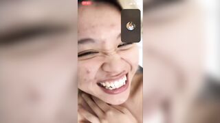 Cô bạn thân không cho chịch mà rủ call video thủ dâm