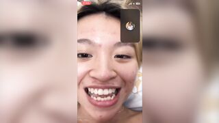 Cô bạn thân không cho chịch mà rủ call video thủ dâm