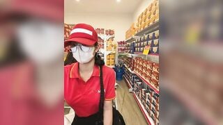 Siêu Thị WinMart bé nhân viên lồn nhiều nước vừa làm vừa bán quạt - phần 43
