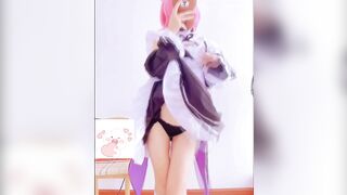 Loli cosplay nhún nhảy dâm đãng 8