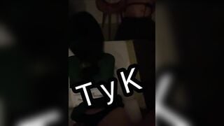 Vay tiền chơi tài xỉu, thanh niên bị trói vào ghế nhìn người yêu bị địt trước mắt