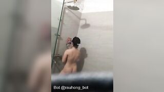 Quay lén nhỏ em họ chuppy kính cận đi tắm