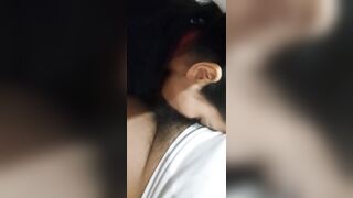Sợ bố mẹ biết nên phải bắt chị họ bú cu dưới gầm bàn