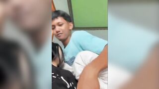 Khoản khắc vừa hạnh phúc vừa hậu đậu của em trai 17 tuổi khi đụ chị họ của mình.