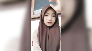 BÉ NY ĐANG ĐỌ TUỔI TÒ MÒ THÈM CHIM