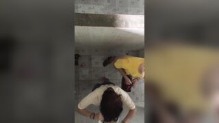 Quay lén hai em les đang tắm