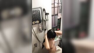 Quay lén nhỏ em họ đang tắm P2