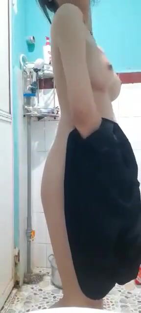 E loli khoe dáng cực ngon