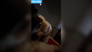 Gái xinh bắn đồ trong suốt bịt mắt bằng khẩu trang đang liếm buồi vô cùng nhiệt tình