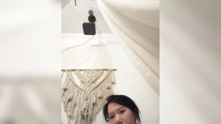 Cái lồn dâm của em nó nhét toy vào lồn thủ dâm