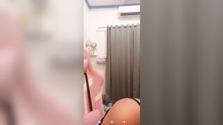 Gạ gẫm con bạn thân cởi áo cho xem vú to đẹp