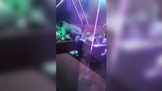Full clip bú lồn địt e KTV đg hot trg quán,bằng chứng cho vc đi KTV có đc đụ k nhé #2