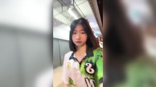 Mua dâm dụ dỗ địt em học sinh mới lớn