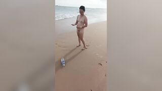 Siêu phẩm chị máy bay khoả thân tắm biển thật hấp dẫn.