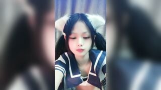 Phòng live ngồi giơ chân dạng háng banh lồn ra show của e hs loli tq lồn cực phẩm #3