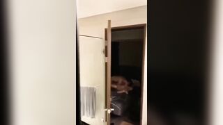 Quay lén thằng bạn đưa người yêu về nhà rồi địt tới tấp em nó
